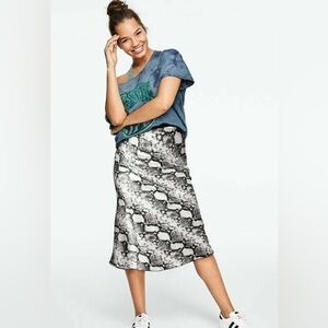 Knit Riot x Victoria’s Secret | NWT Black & White Snakeskin Print Midi Skirt
